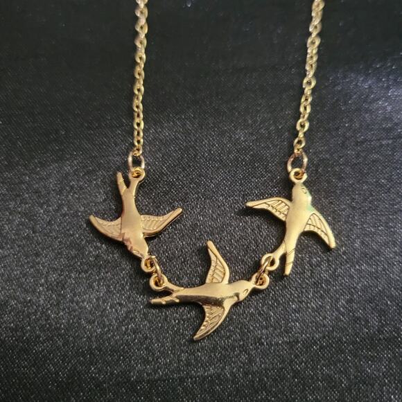 Gold Tone Sparrow Bird Charm Necklace - Picture 2 of 3